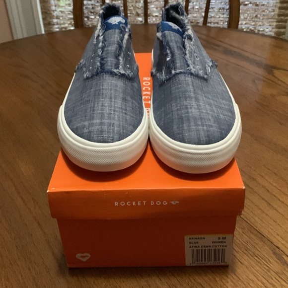 Rocket Dog Amika Denim Blue Slip On Sneakers Size 9M NIB
ASIN: B07KB13NN9 - Picture 4 of 11